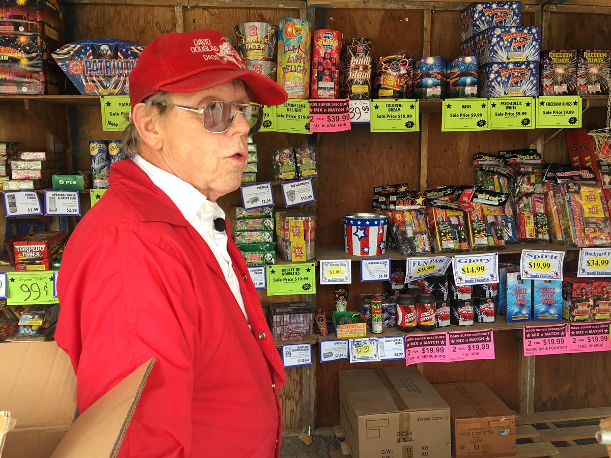 Maggie_Vespa's tweet photo. Fireworks stand, that raises money for kids @ David Douglas HS, was burglarized. Thieves took $2,000 worth. That's 4 college scholarships. https://t.co/VsKhix5NPm