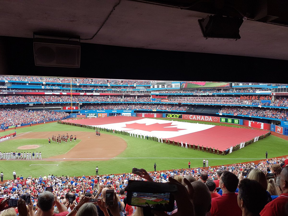 JoanneTKeating's tweet photo. #LetsRise #Canada150 #Smoakit. #flag #BlueJays https://t.co/Lh3kprrzww