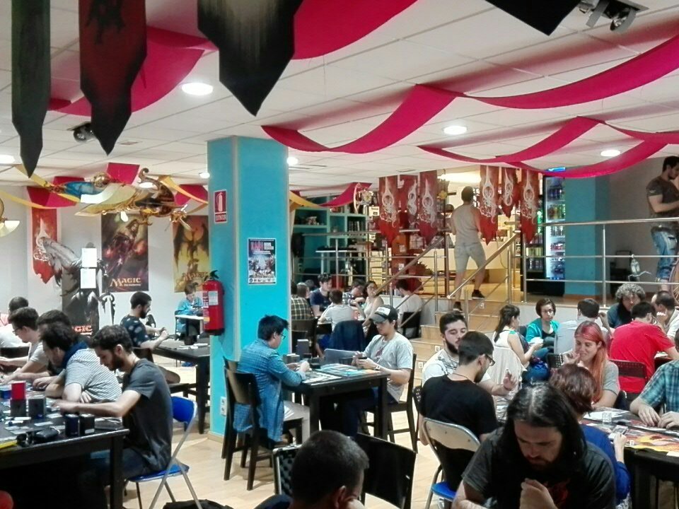 MagicLleida's tweet image. 67 jugadores y jugadoras (si hay unas cuantas) en el Magic Open House de la tarde @DocOcio @wizards_magicES