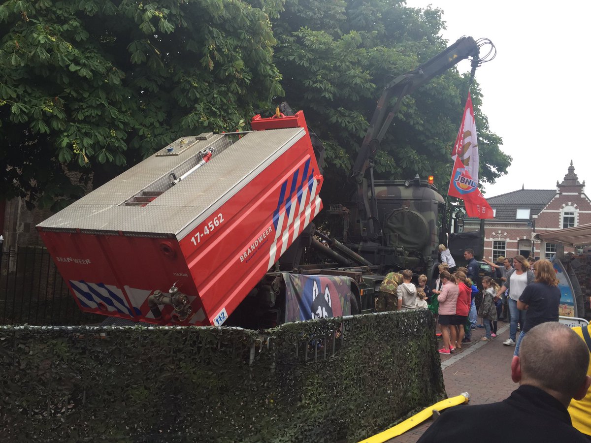 Vandaag rood en groen in #ouddorp. Het was weer een geslaagde dag en veel blije gezichten. <a href="/Brandw_Ouddorp/">Brandweer Ouddorp</a> <a href="/kopvangoeree/">KopvanGoeree.nl</a> <a href="/KenbriNL/">Kenbri Fire Fighting</a> <a href="/jeugd/">Matilde S.</a>