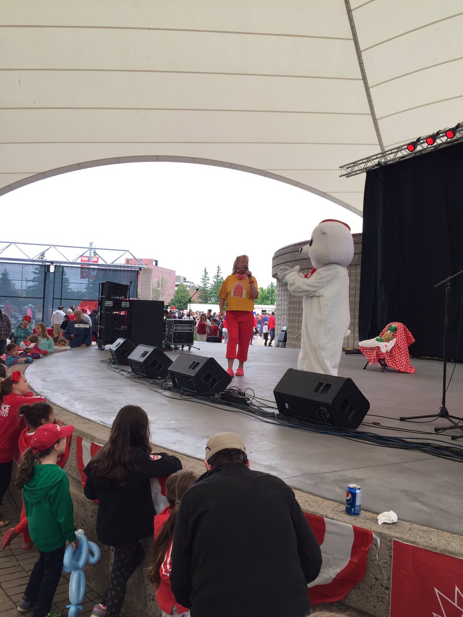 Hey kids! Cindy Cook from the Polka Dot Door is here! https://t.co/LYOAopzwad