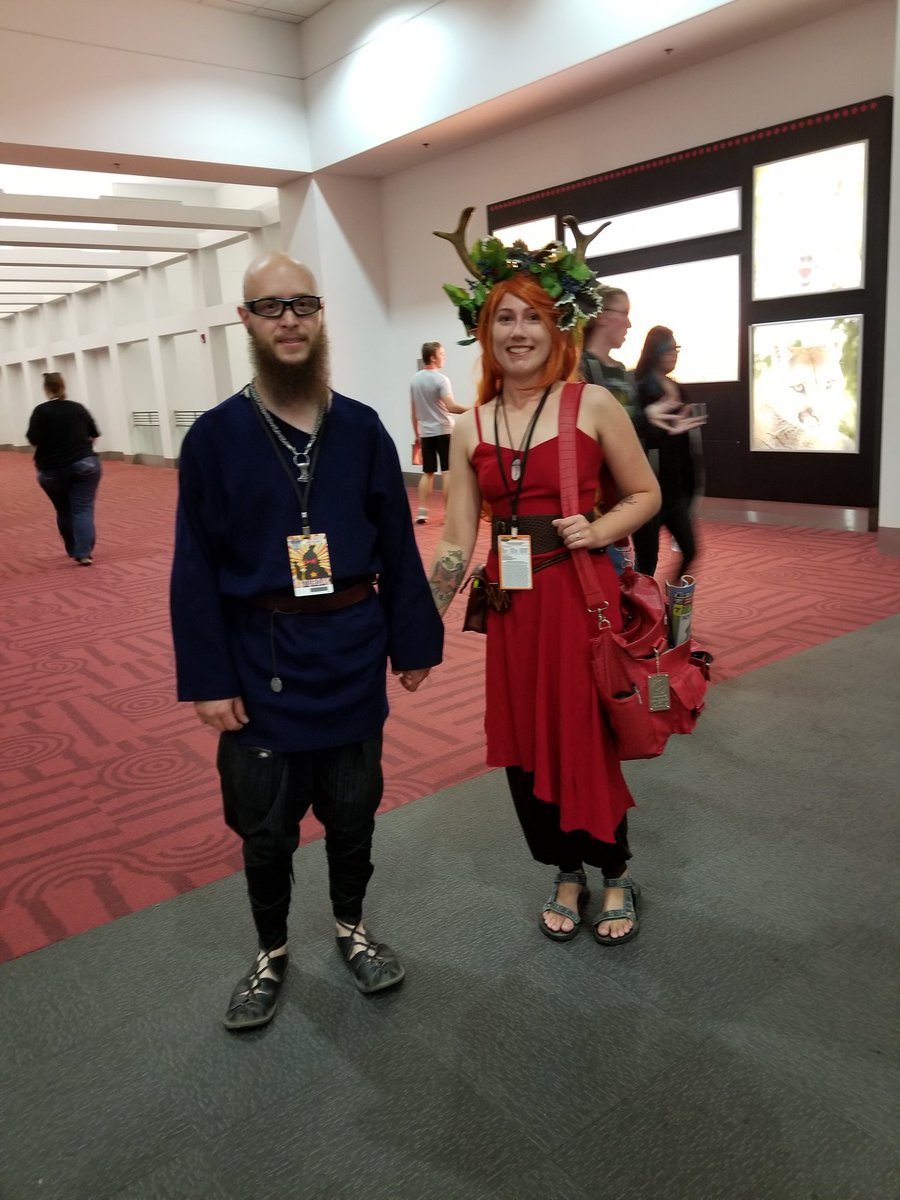 sistersingeek's tweet photo. #critters in the wild at Day 2 of @DenverComicCon! #TeamKeyleth #CriticalRole #cosplay https://t.co/Hf3DObiIr6