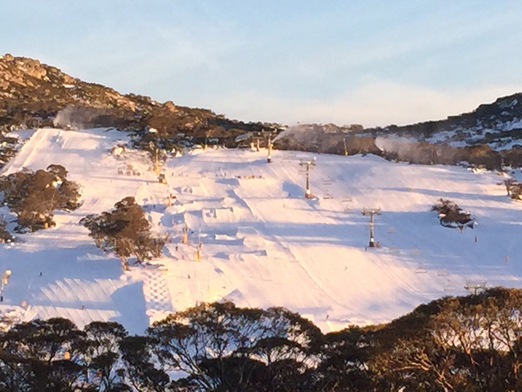 ValhallaLodgeP's tweet photo. Beautiful day up here. Enjoy! https://t.co/sutjHoZHP2