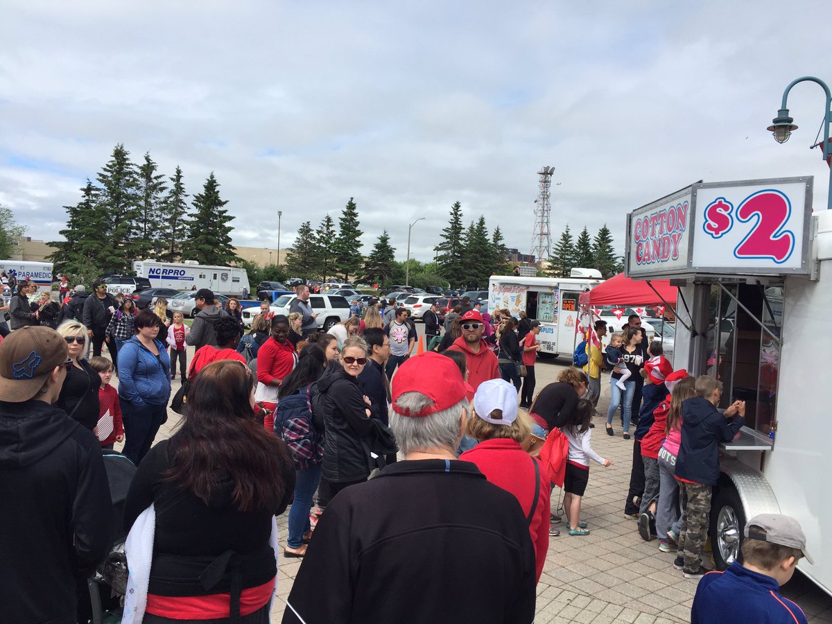Great entertainment, yummy food, and fun games! #Canada150 #RobertaBondarPavilion https://t.co/R5BAmf1pMK