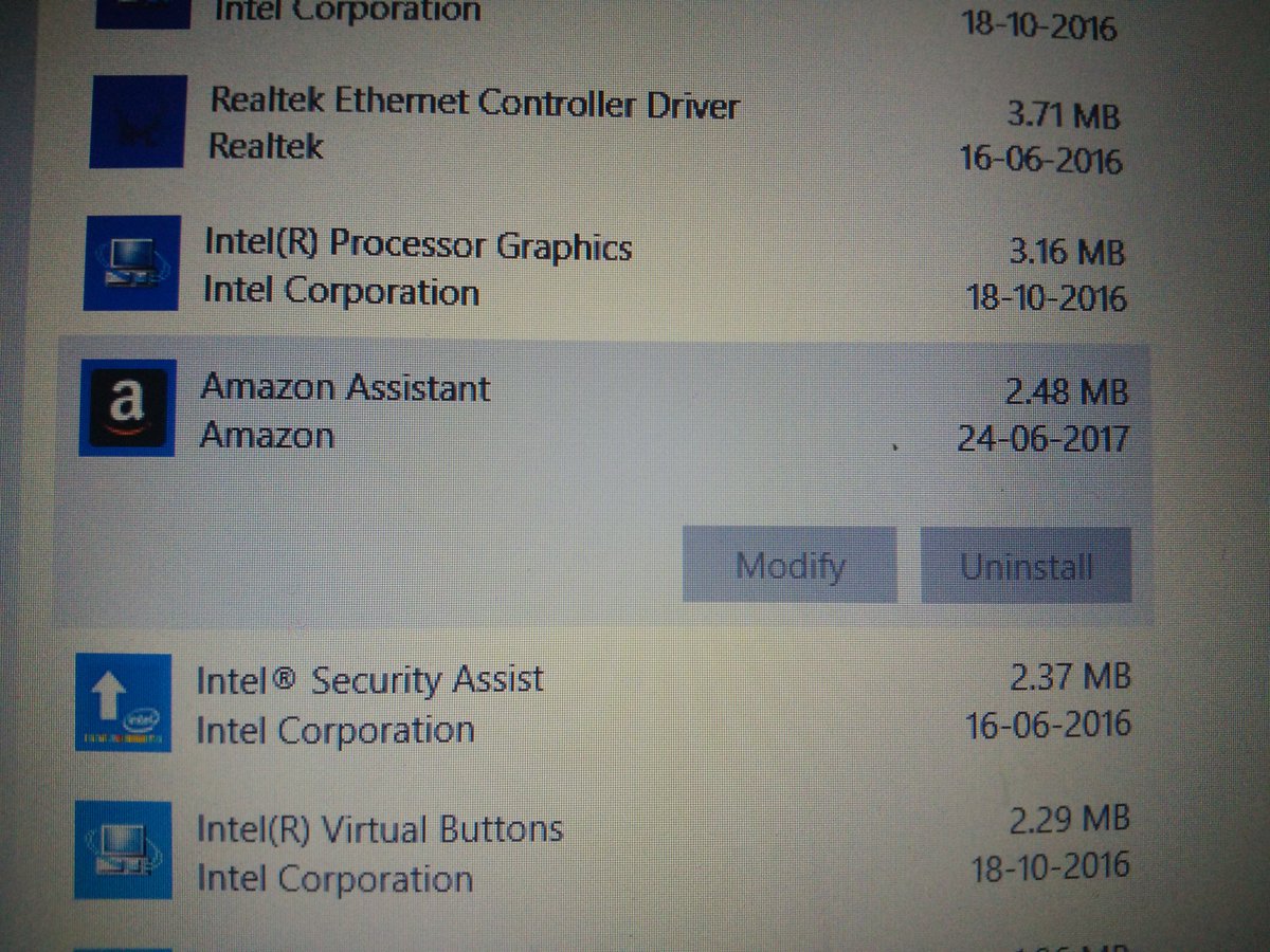 the_motonomad's tweet photo. .@Acer @Windows which one of you has forced the @amazon Assistant into my laptop through an update? #Windows10 #windowsSucks #ShitOS https://t.co/8KxEpm56Xy