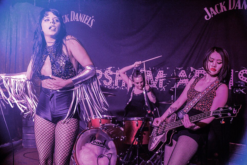 CassieJalilie's tweet photo. See you tonight Los Angeles!🎉🤘🏽#glamskanks #music #drums #drumming #shedestroys #remo #zildjian #drumlite #kbrakes #knockoutbeaters #ocdp https://t.co/q3oZTqRRVn
