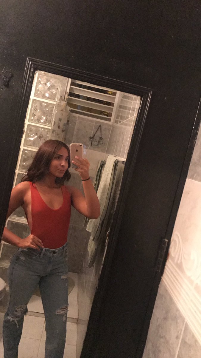 sssmvd's tweet photo. La del avi y dos más.👸🏽😇 https://t.co/aKwaHRtDzl