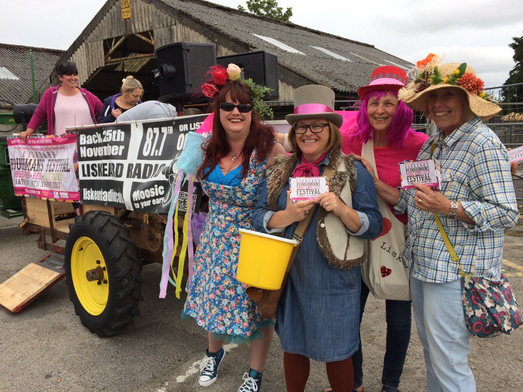 hellatovar's tweet image. The Ploughman's Festival is out and about with Liskeard Radio @ploughmansfare @LiskeardRadio Hurrah!!