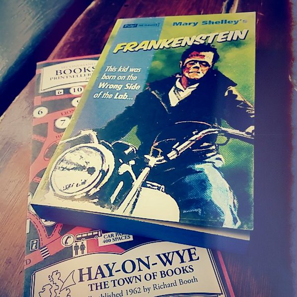 MaxRebo72's tweet image. ☇Pocholada de #Frankenstein de @PulpTheClassics en Murder &amp;amp; Mayhem @AddymanBooks (Art by David James Mann) #HayOnWye