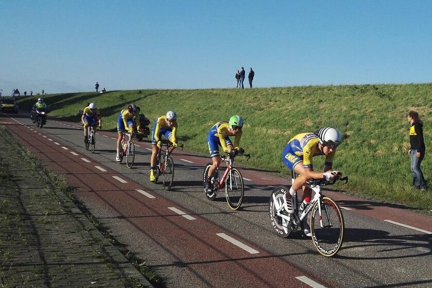 Bam! 3e tijdens de <a href="/Clubcompetitie/">Clubcompetitie</a>  ploegentijdrit met de brommers van <a href="/wvWestFrisia/">WV West-Frisia</a>.