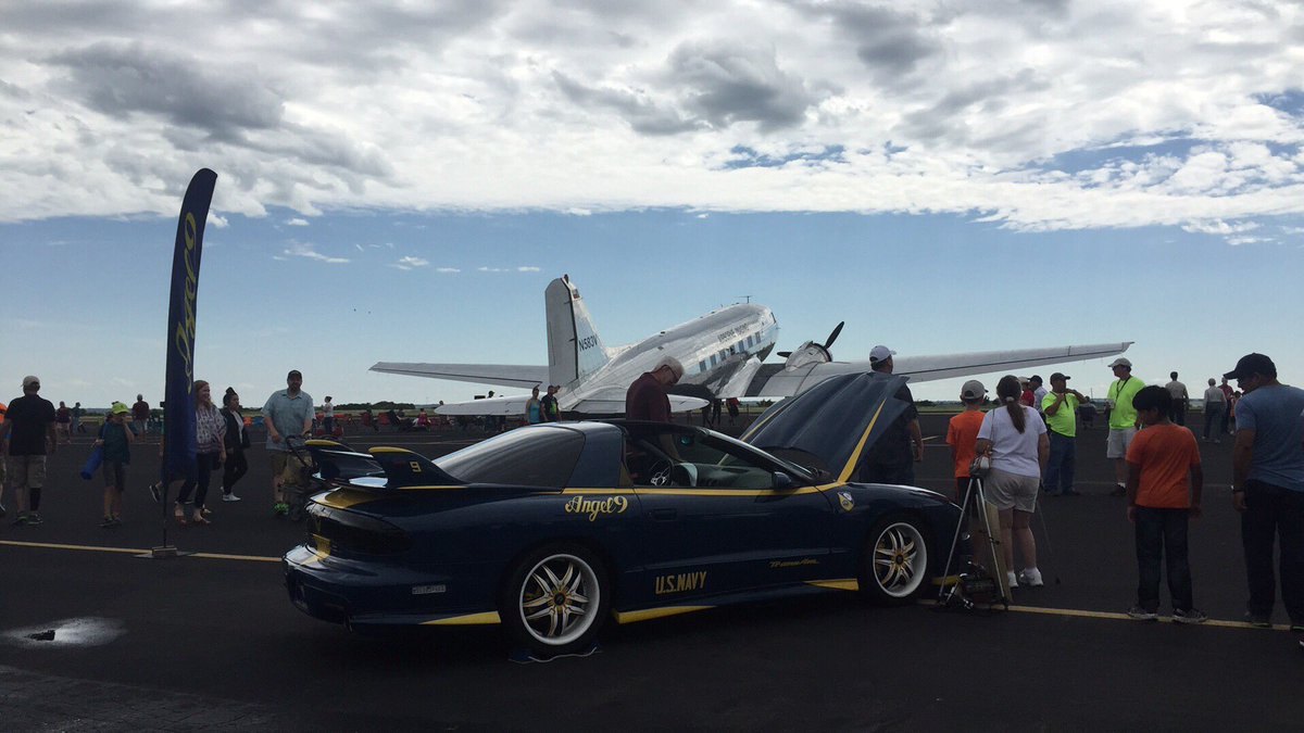 Time for an air show! The inaugural <a href="/GrandTXAirshow/">Grand Texas Airshow</a> starts at 4pm. #prayon
