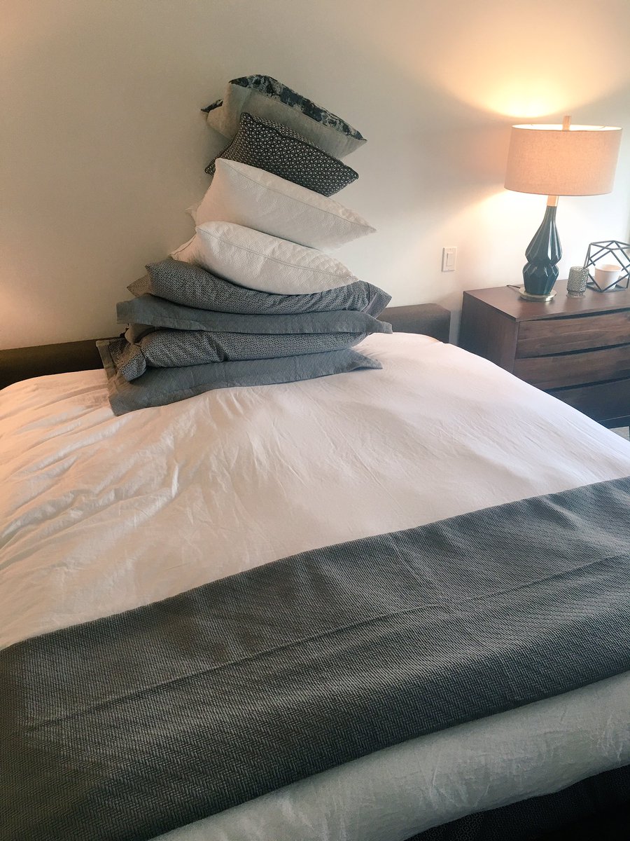 WinedNDined's tweet image. Thx for making the bed this morning, babe. I appreciate the little things..!? @lavalstgermain #scoringpoints #notscoringpoints #throwpillows