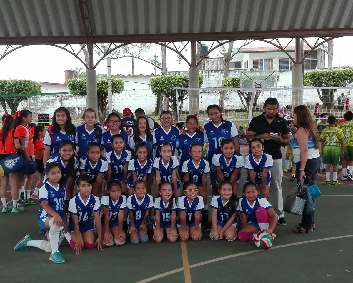 VipVoli's tweet photo. En Minatitlan #SoyVipSoyGrande 3a. Etapa Estatal Vamos #Xalapa Inf. menor, Mini y Micro con todooo #Voleibol https://t.co/vFac4qmVPM