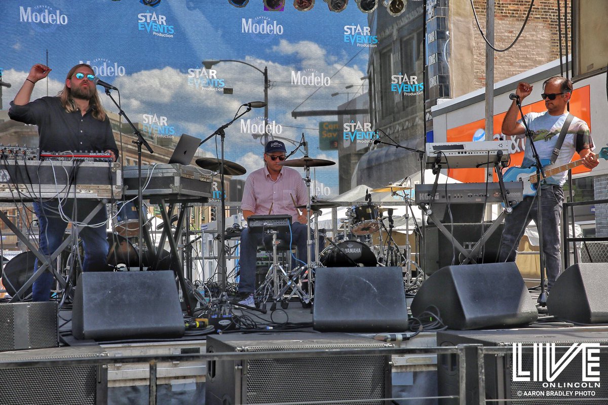 LiveinLP's tweet image. .@AutobodyMusic bringing electric vibes to #LiveOnLincoln! #Autobody