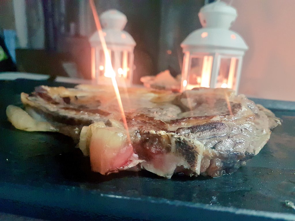 CarnicerEncarna's tweet photo. Esto dl verano mejora con 1 #Txogitxu Peaso chuletón del matadero vasco... no decepcionais en el norte, compañeros! 😋 Con amor dsd #Caravaca https://t.co/FpChnUbZOO
