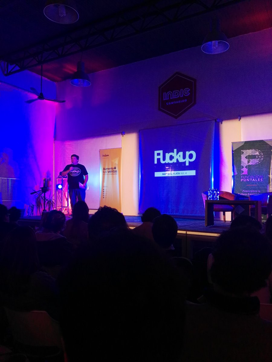 CastilloEnnio's tweet image. Desde @FunMdp #FuckUpNights que ya comenzó