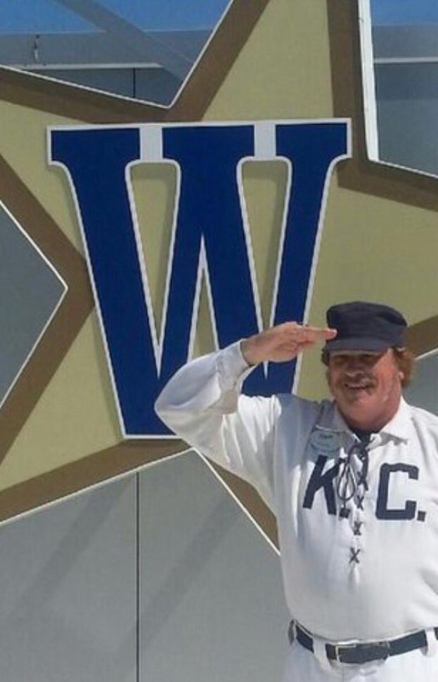 theRev_Carnahan's tweet image. @RonnieHSHOW this guy gets the Show #fingerstothehead #wesaluteyou #2back