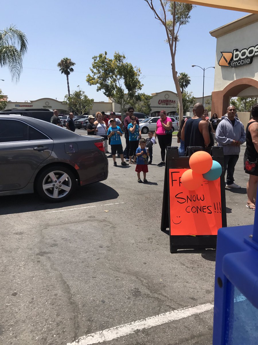 Mel_Marceco's tweet photo. @2020mobileriv01 doing it big! Served over 200+ customers 2day. 11 acts &amp; more visibility than ever b4. This is how u do it! @2020MobileInc https://t.co/sWN3gsk673