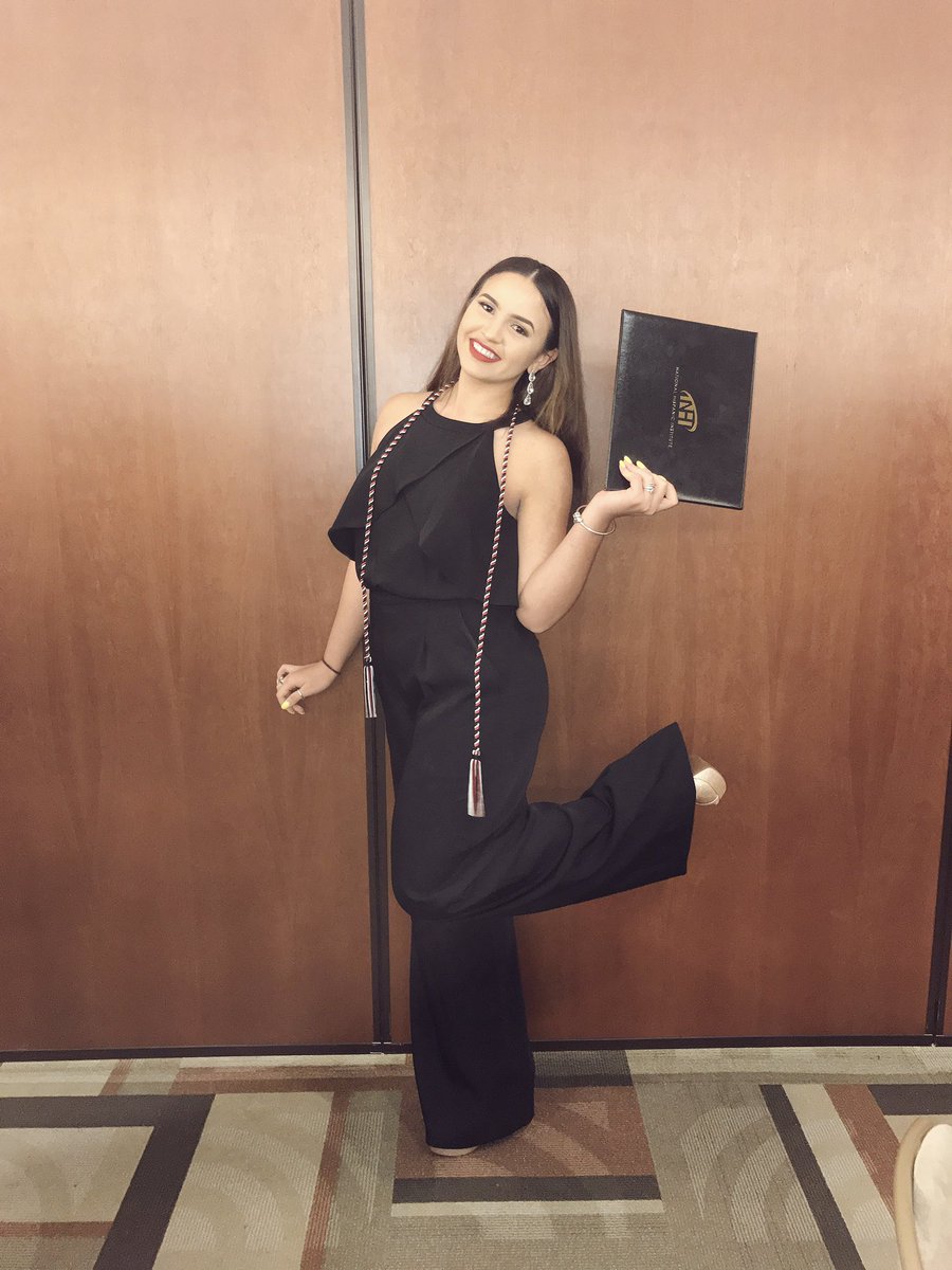 celissa_11's tweet photo. SENIORita bebita! #YoSoyDone #2017INTLCWS https://t.co/rPSfy43RxW