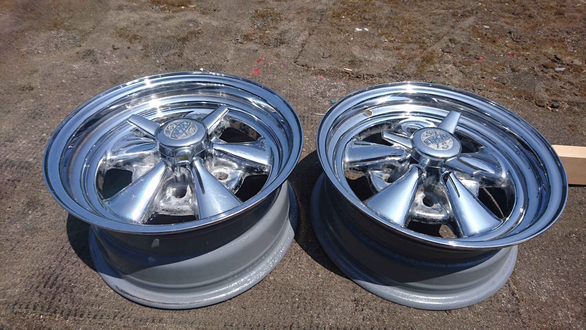 旧車好きオヤジ V Twitter 馴染みのホイール屋さんに行き ホイール を買ってきた クレーガーの14インチf6j R7j 80年中頃までのセダンにバッチリだね 自分はいつか縦目ベンツを所有したら履かせたいと思ってます 実はもう色はシルキースノーパール ホイールは 旧車好きオヤジ V Twitter 馴染みのホイール屋さんに行き ホイール を買ってきた クレーガーの14インチf6j R7j 80年中頃までのセダンにバッチリだね 自分はいつか縦目ベンツを所有したら履かせたいと思ってます 実はもう色はシルキースノーパール ホイールは