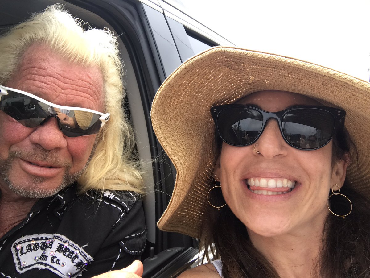 mrskinmobile's tweet photo. @mrskinmobile meets Dawg the Bounty Hunter @DrTessMauricio #skin #mrskin #famousflesh #celebnudity #fightskincancer #july4 https://t.co/8nYDUSJvI7