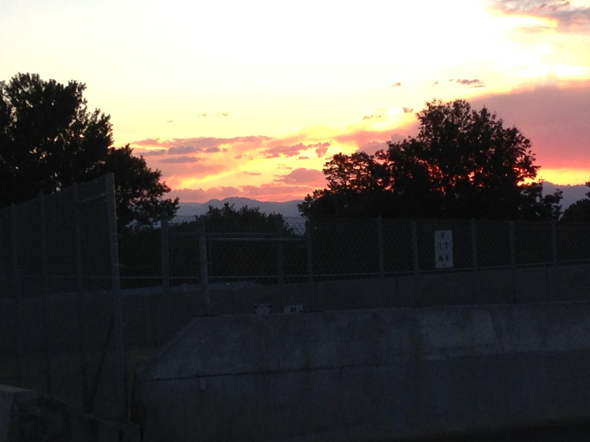 haveagoodone100's tweet photo. Sunset from Denver Colorado. Sweet dreams friends. https://t.co/QQPCTHsD6k
