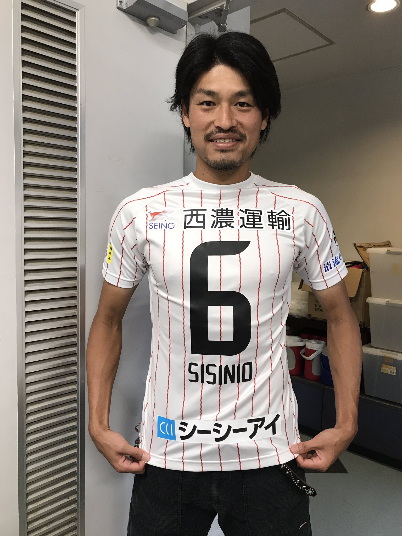 Ryuya Muto 城後さんからシシーニョ選手へ これからもお互い頑張ろう Gracias Amigo ユニフォーム小さいな 笑笑 シシーニョ選手に気持ちを届けたいのでリツイートよろしくお願いします T Co Uhgej6nkxy Twitter