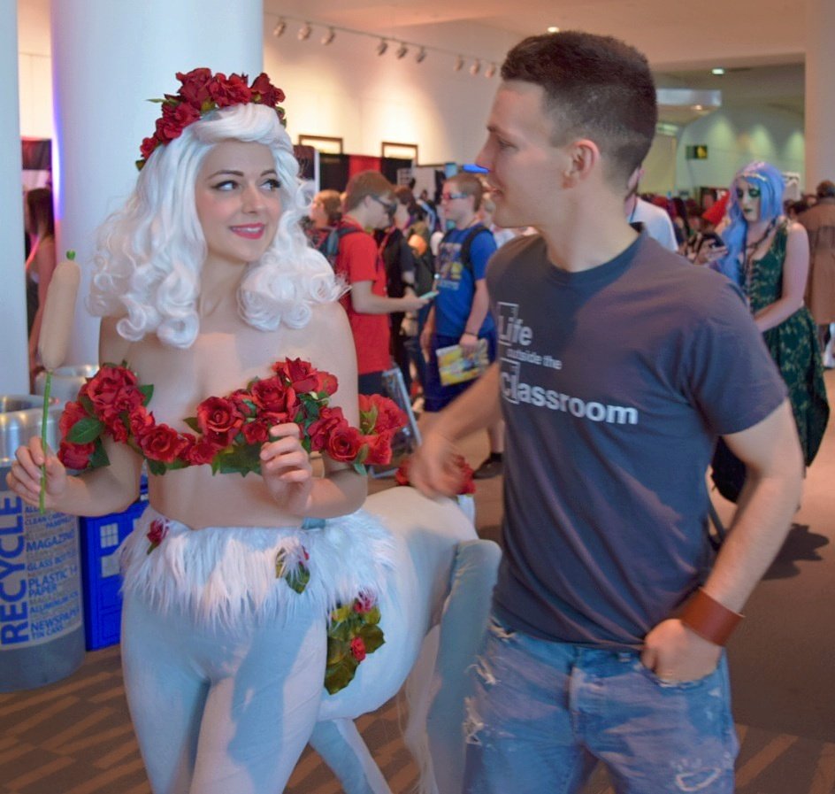 caseytduncan's tweet photo. Female Centaur

#centaur #femalecentaur #comiccon #denvercomiccon #denvercomiccon2017 https://t.co/uiA0C5bQet