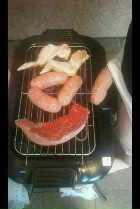 VictorEsnoval's tweet photo. Van a querer "Carne asada" yo pongo la Salchicha 🍆 quien dice yo?✋🏻 https://t.co/s5YOXjWQjq