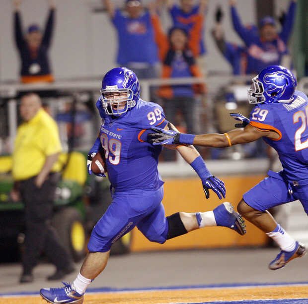 BroncoSportsFB's tweet image. Happy 🇨🇦 Day to our fans in the Great White North, and to 2 of our Canadian Broncos, @TCrawford98 &amp;amp; @MikeAtkinson99! #BleedBlue #Canada150ِ