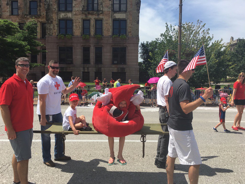 cindyestl's tweet photo. #buddytheblooddrop got a little tired during the #VPParade @stlredcross to the rescue w/ WWII stretcher #centennial https://t.co/yERNBVBdNn