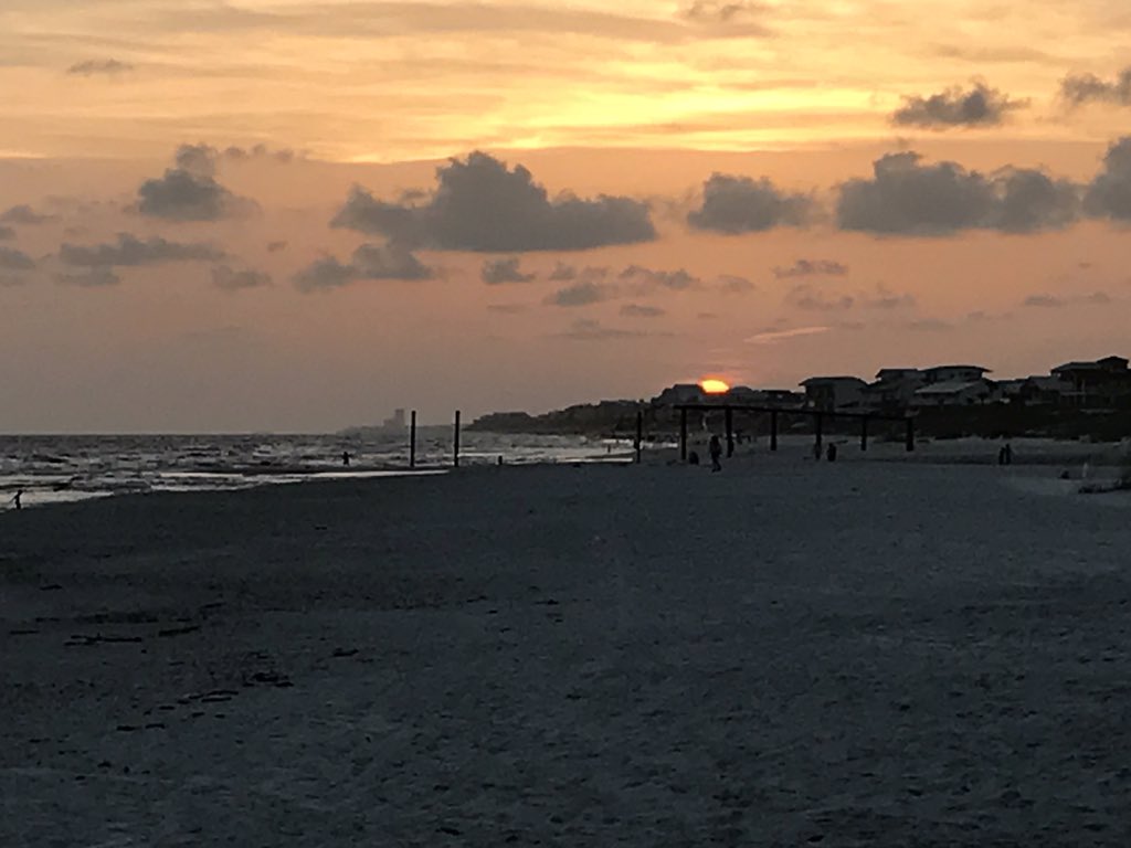 laura_brunson2's tweet image. @spann Going, going, gone on PCB #firstsunset #july2017