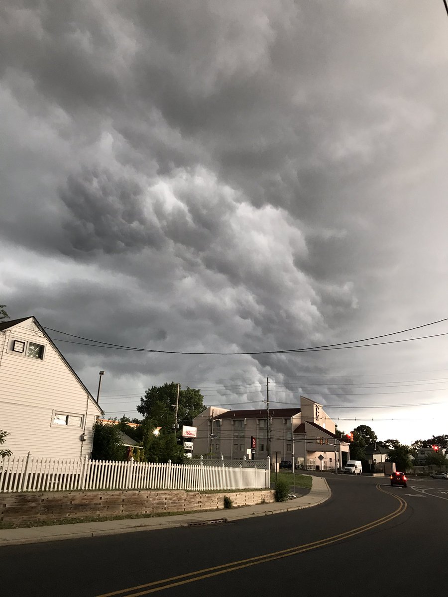 MRTECH5K's tweet photo. @weatherchannel this is what Bellmawr N.J. looked today around 5:00pm. Hour later it was sunshine. Than back to this. Haha #MotherNature https://t.co/eShb8YJwH7
