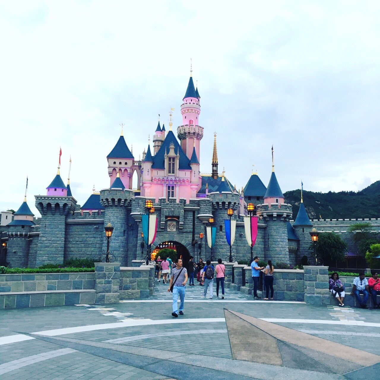 きなこの旅日記 香港 可愛すぎる 香港ディズニーのお城はピンクなのだ 海外旅行 香港 香港ディズニーランド T Co Nclf49ctnw T Co Ibyiimknhg Twitter