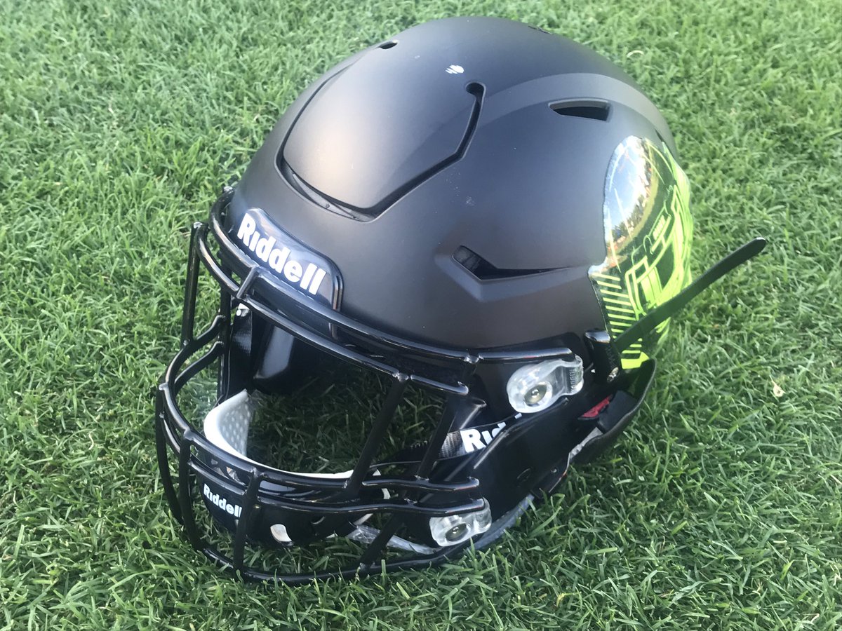 RiddellSports's tweet photo. Just lounging at the ultimate athlete talent showcase. #GETOPEN https://t.co/BRFJkD2zeW