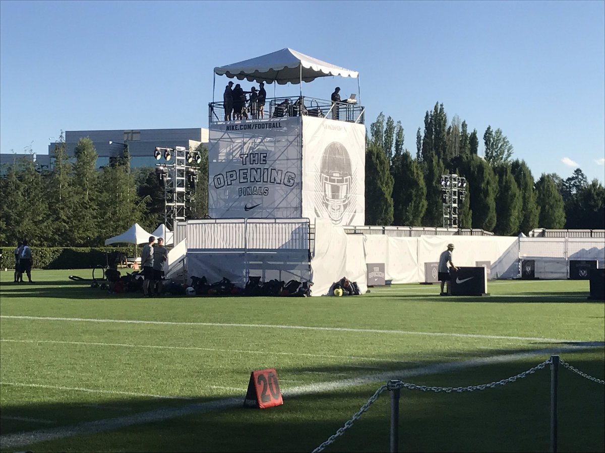 RiddellSports's tweet photo. Just lounging at the ultimate athlete talent showcase. #GETOPEN https://t.co/BRFJkD2zeW