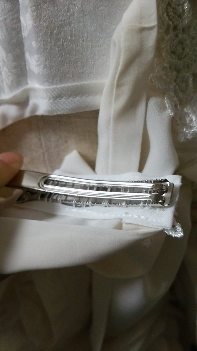 mereneun's tweet image. ドレープ付きコルセット作った。
ドレープは量を調整できてクリップだから片側に寄せるとかドレープなしとか出来る。
手縫いでクリップ付けるの面倒で、何度ももうコルセットに直接縫い付けようかなと思いました。でも取り外しできるの便利だからがんばりました。