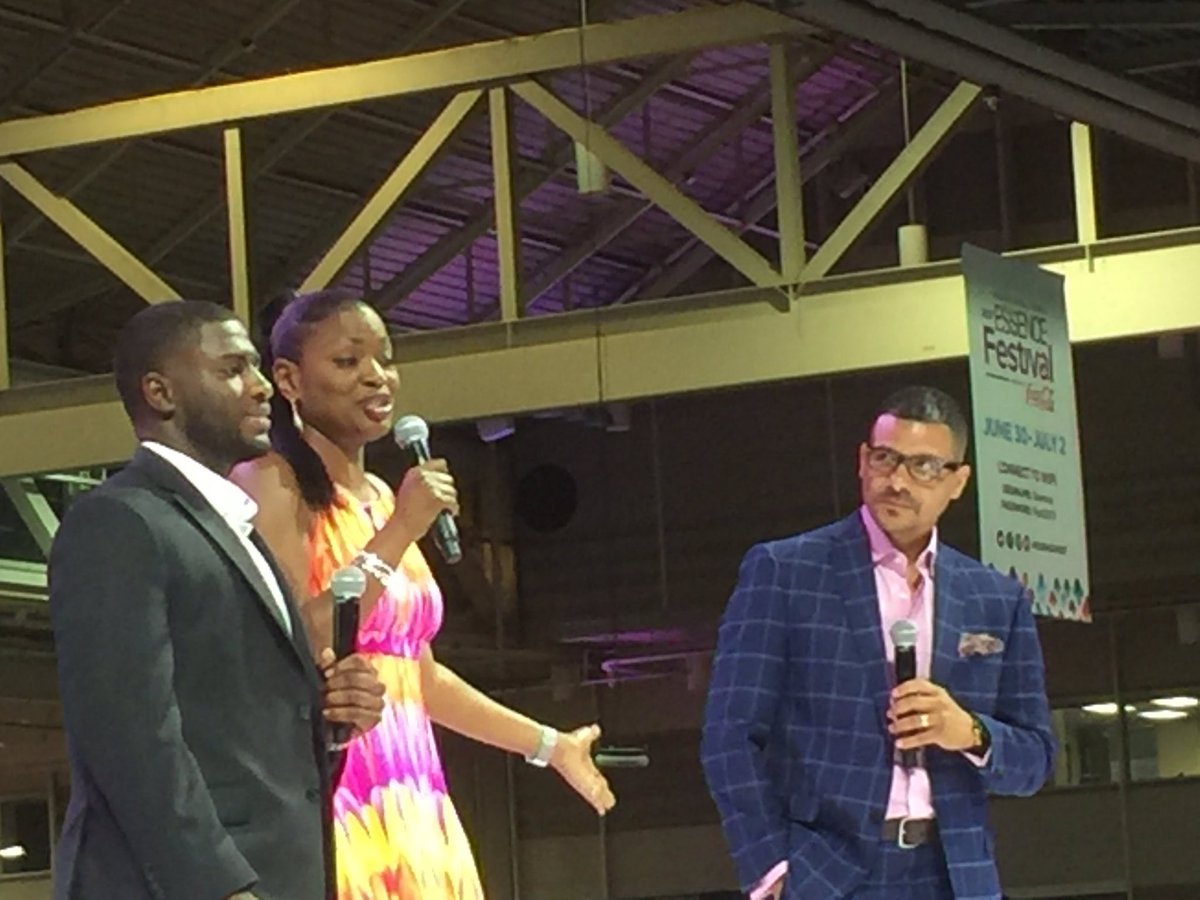 C3DBeal's tweet image. Center Stage with 2 people who care about Dreamers that'll create change tomorrow. Apply for Disney Dreamers Academy!#EssenceFestival #dda