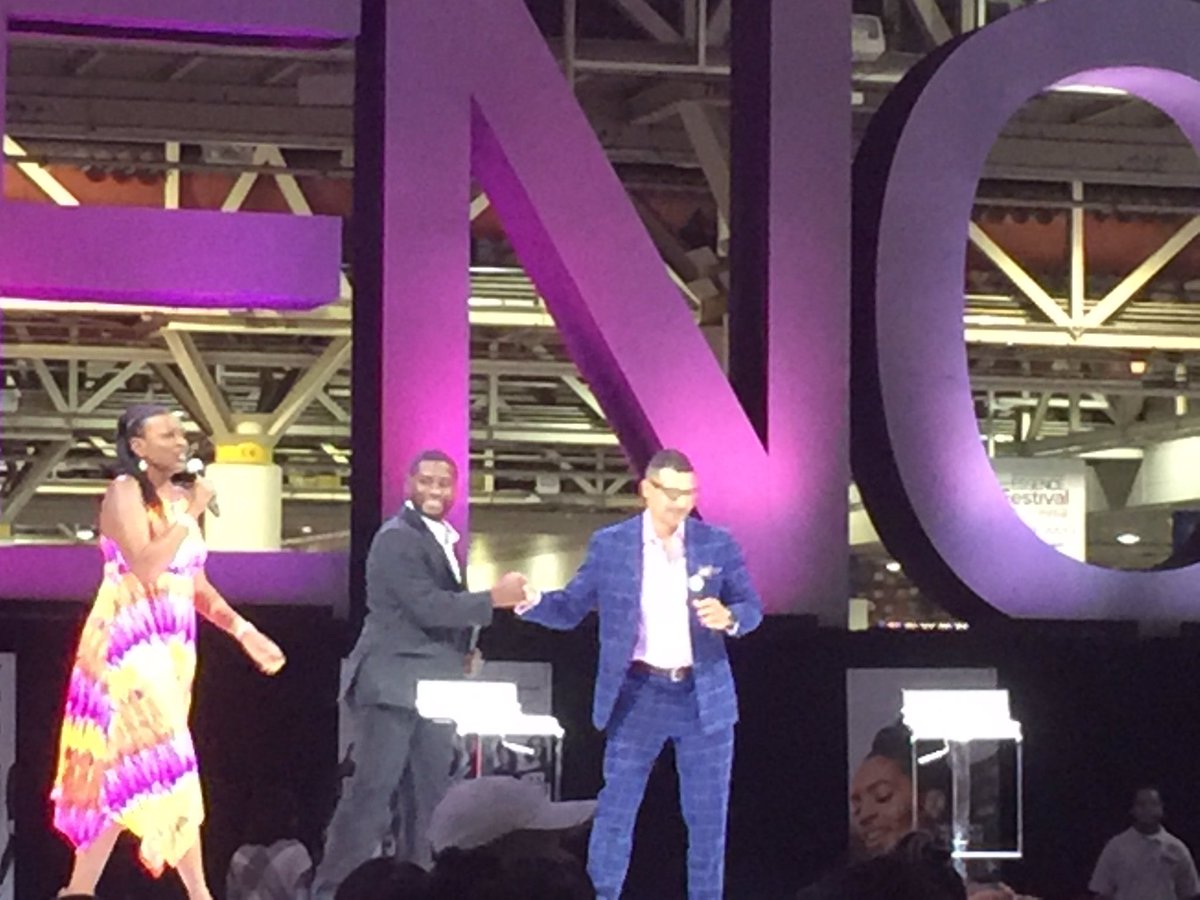 C3DBeal's tweet image. Center Stage with 2 people who care about Dreamers that'll create change tomorrow. Apply for Disney Dreamers Academy!#EssenceFestival #dda