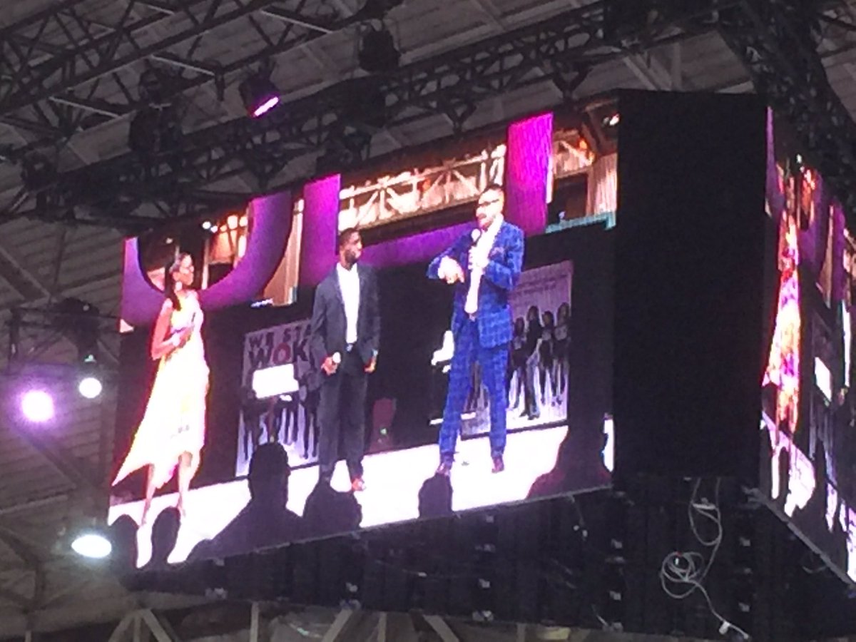 C3DBeal's tweet image. Center Stage with 2 people who care about Dreamers that'll create change tomorrow. Apply for Disney Dreamers Academy!#EssenceFestival #dda