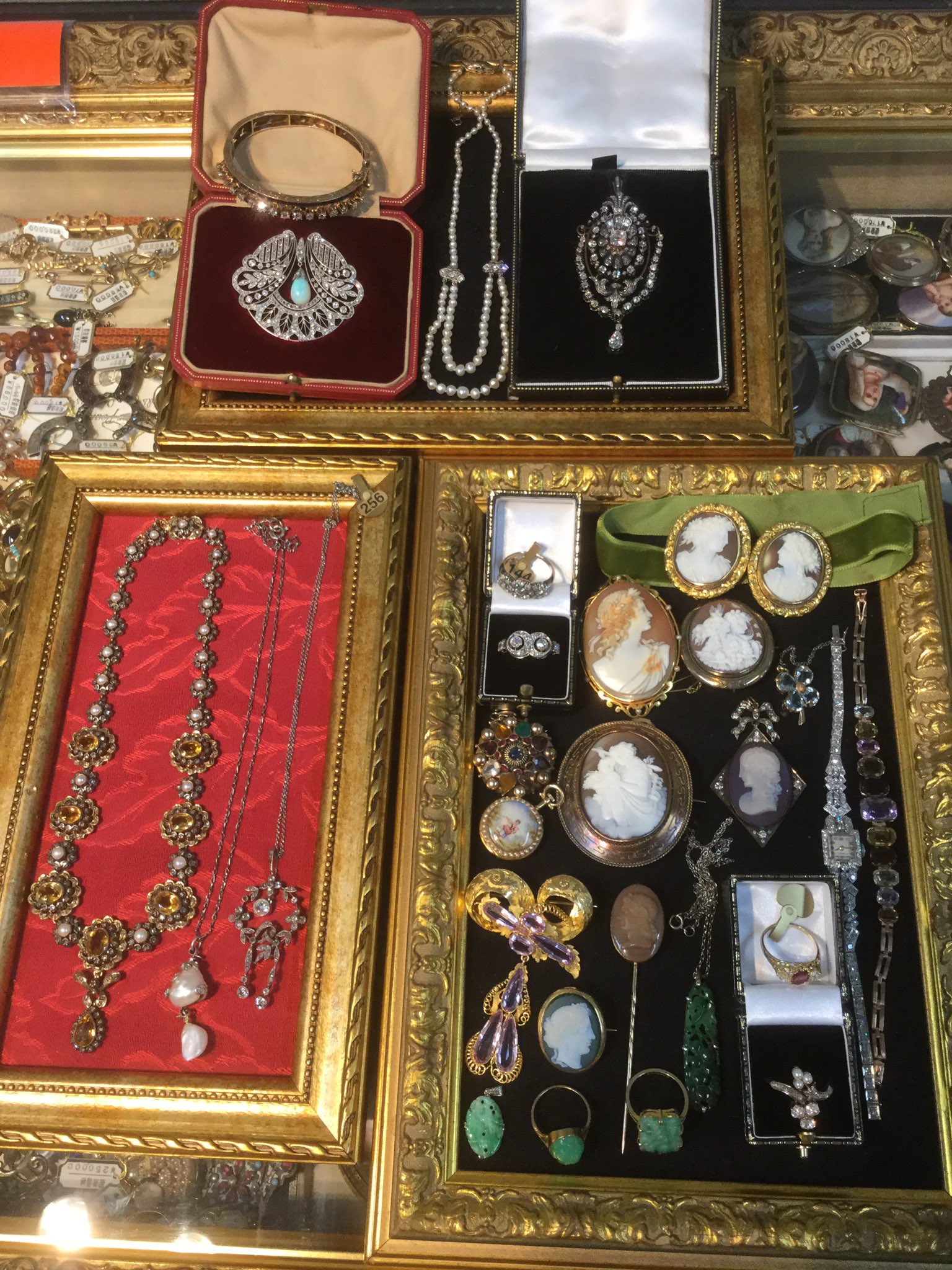 骨董品　アンティーク Ueno Yukako (@kazekiri6chome) · Osaka, Osaka