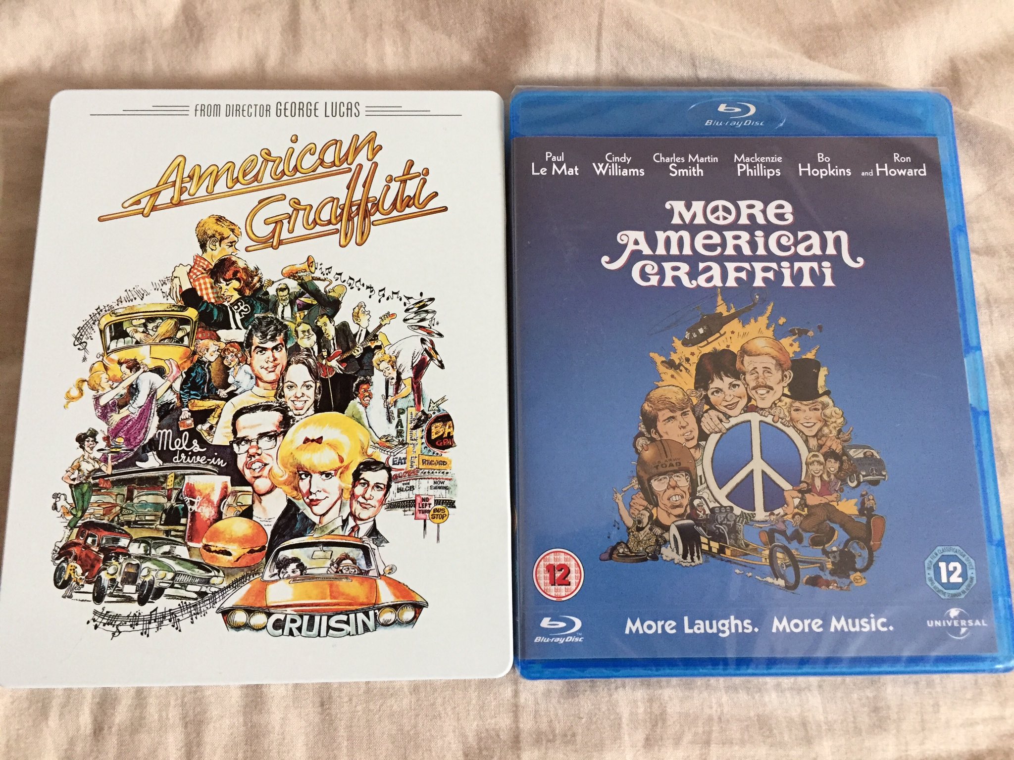 Aki Lettherogueonein このジャケが欲しかった アメリカン グラフィティ2 Uk盤ブルーレイ 日本語収録 を取り寄せ 国内盤を含め各国ともdvdと同デザインだったんだけど Uk盤だけは前作と合わせたイラストアートとオリジナルロゴを採用していたのだ