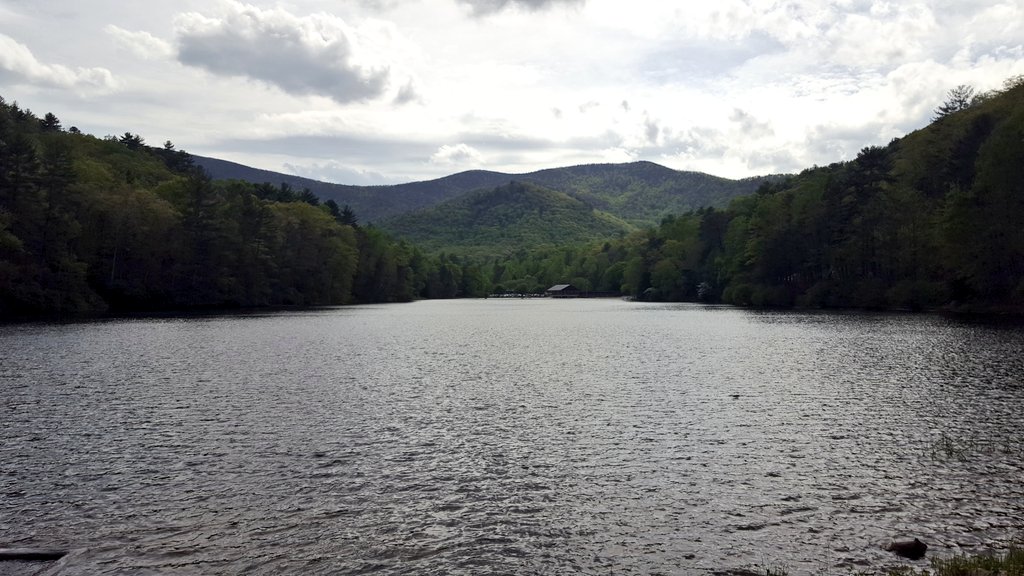 HannahLDavid's tweet photo. How many days until I get to see views like this?? #missingmymtnsandmyfrans https://t.co/OQy5XFWM9h
