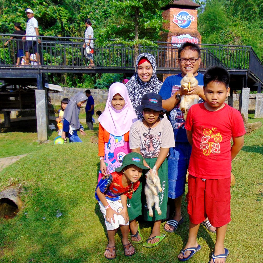 We're happy family farmer, happy weekend 😄

cek instagram <a href="/dkandang/">d'kandang Farm</a> untuk melihat keseruan happy family farmer 😉