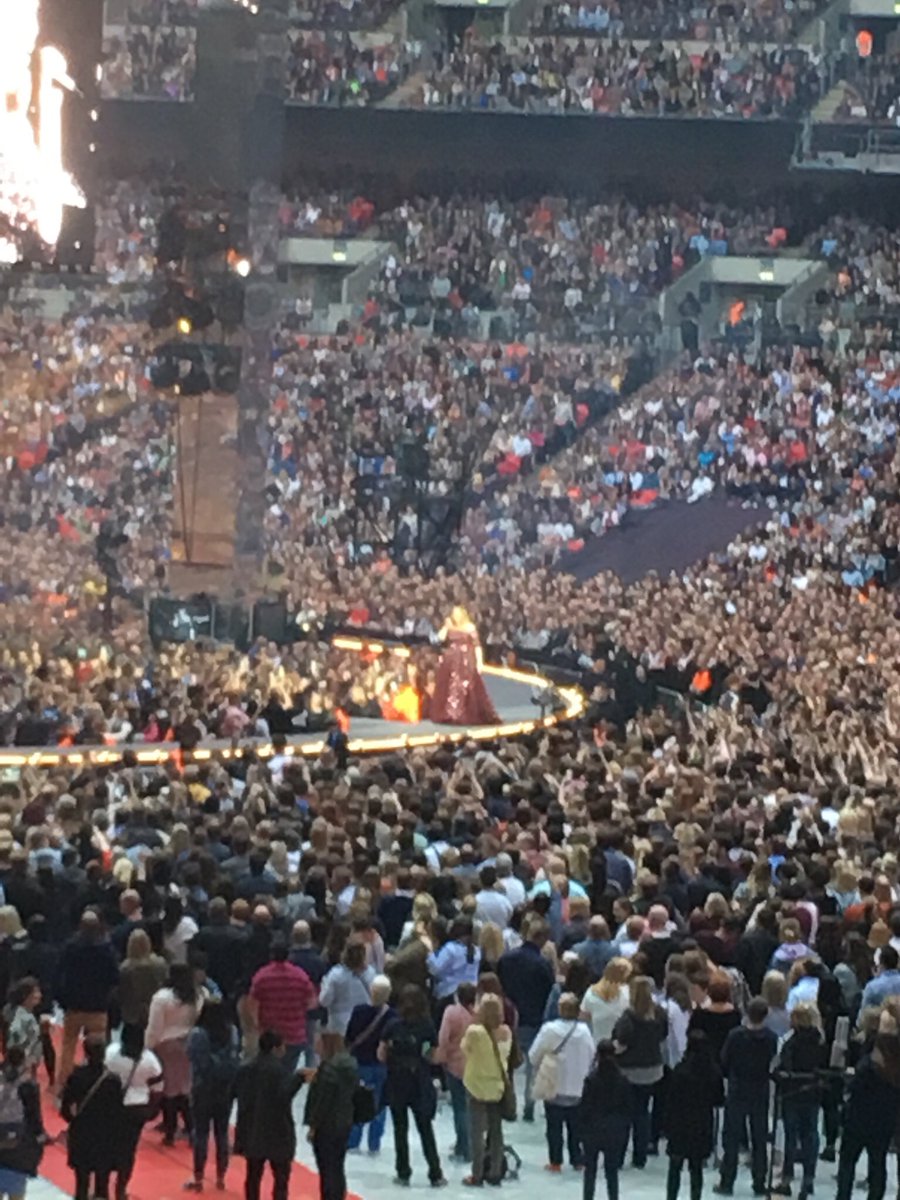 WagstaffJM's tweet photo. FANTASTIC!โค๏ธ๐๐ค๐๐ป๐๐ป๐๐ป๐๐ป#adelefinale #wembleyStadium #adelelive2017 https://t.co/ckR3XAwisD