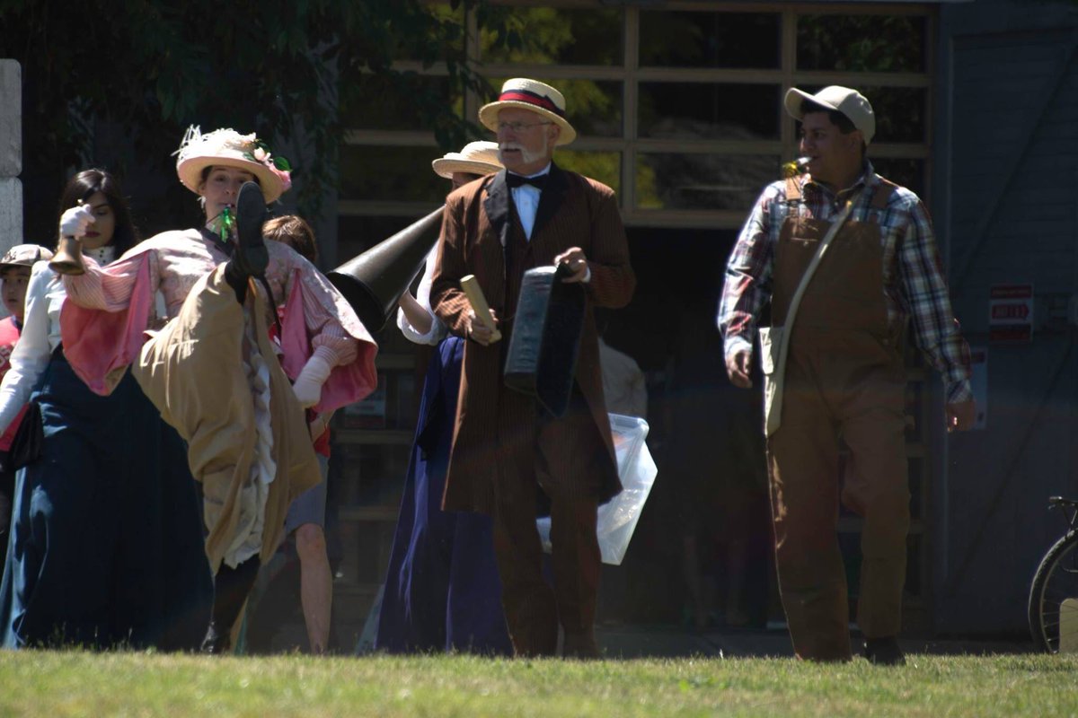 cdnsue's tweet photo. #Calithumpian noise making parade at @stewartfarmbc today with the #ReEnactors! No better way to celebrate #canada150 #surreycanadaday https://t.co/CvtWFrbzhV