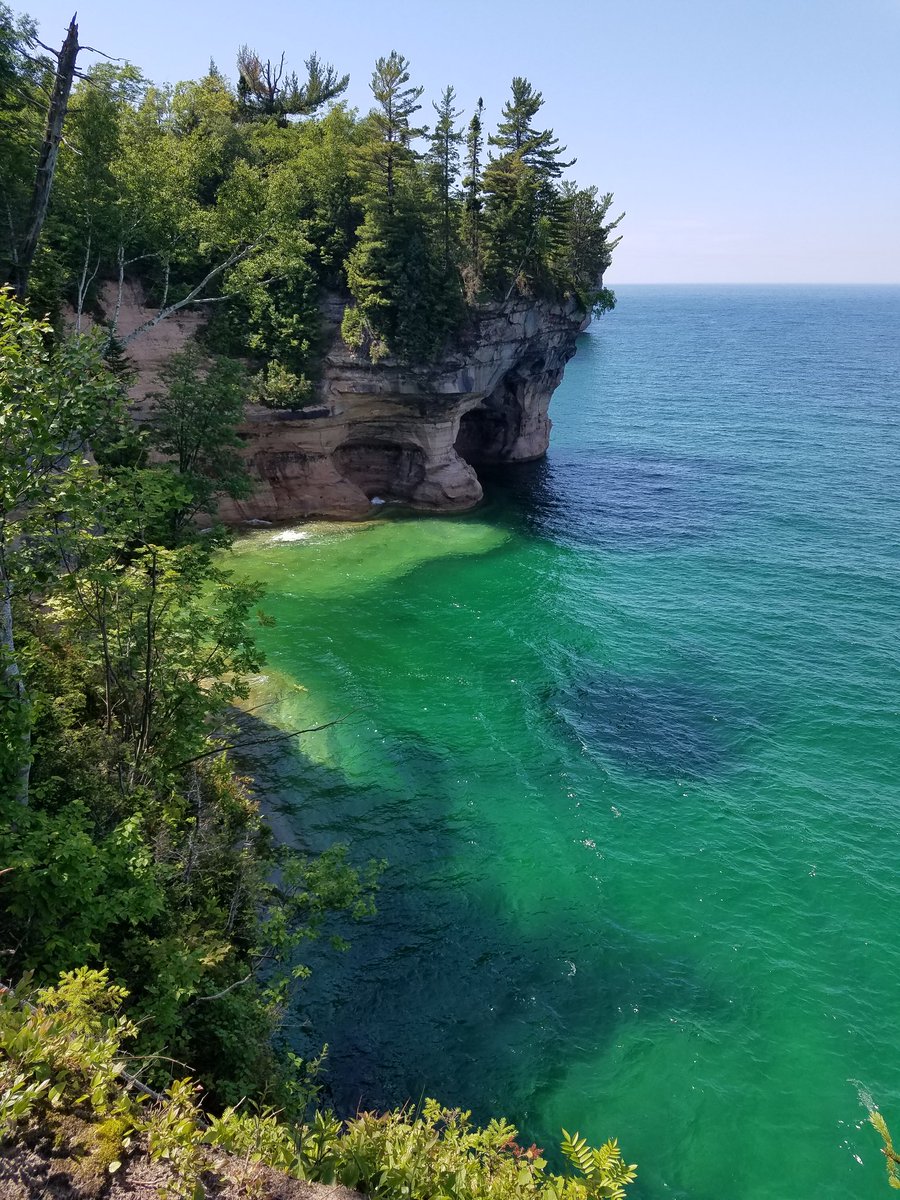 ClaudiaRueckert's tweet photo. Sometimes you just need a break to digest all the great science from #ASV2017 - at Pictured Rocks National Lakeshore in (MI) https://t.co/fmfBma0zG4