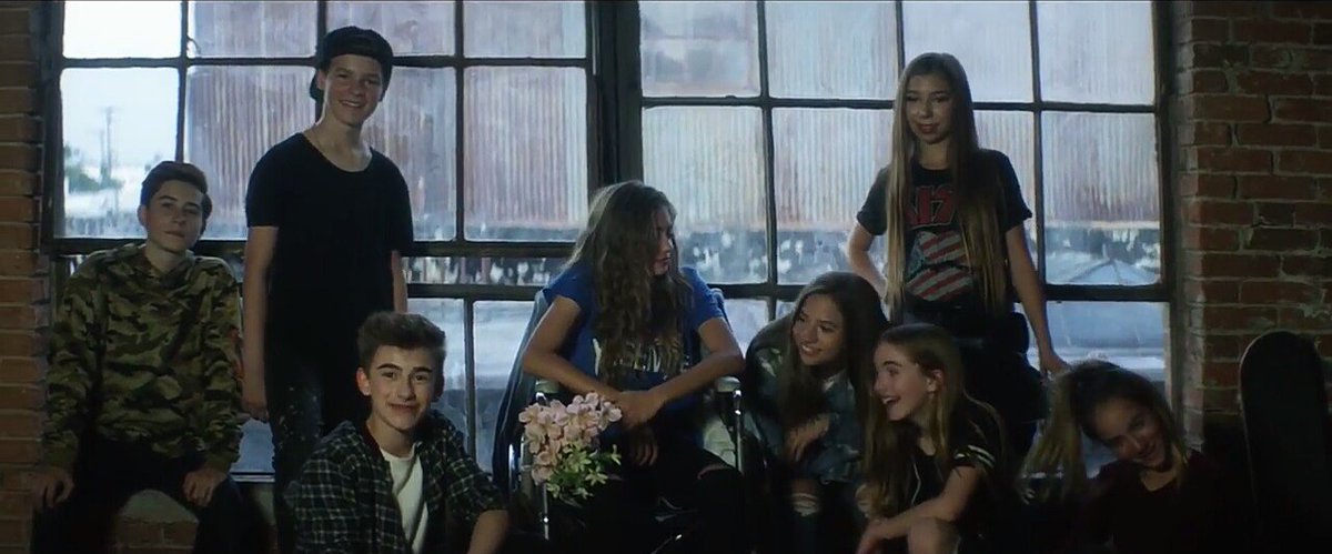 Nadanafisah11's tweet photo. #EverythingMusicVideo @johnnyorlando @Bentleypuppy @LaurenOrlando @maddieorlando @darianorlando @dalevorlando @MeredithOrlando https://t.co/jBBa4NvQbe