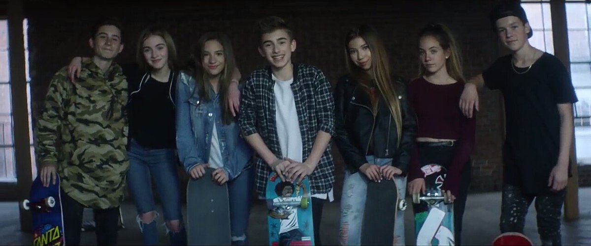 Nadanafisah11's tweet photo. #EverythingMusicVideo @johnnyorlando @Bentleypuppy @LaurenOrlando @maddieorlando @darianorlando @dalevorlando @MeredithOrlando https://t.co/jBBa4NvQbe
