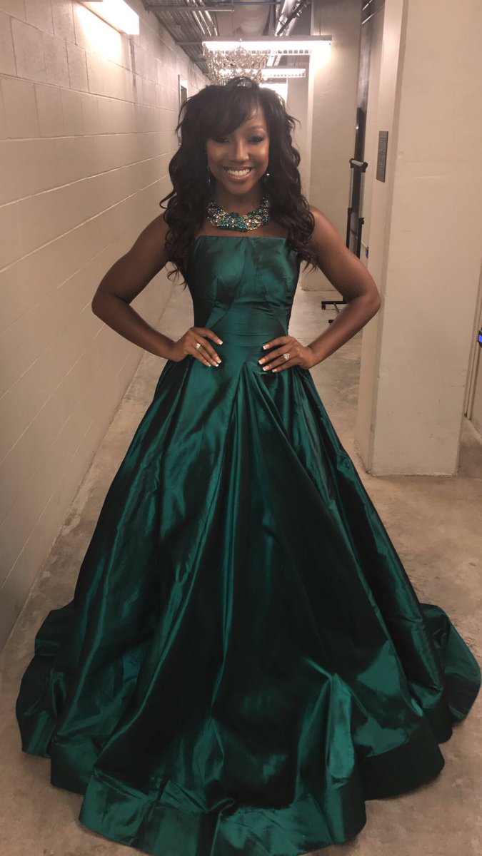 KennedyChaseTV's tweet image. Tonight I crowned my successor, Katie Schaaf!👑💕 I'm so excited for her! This has been the year of a lifetime!✨ #MHSAPageants